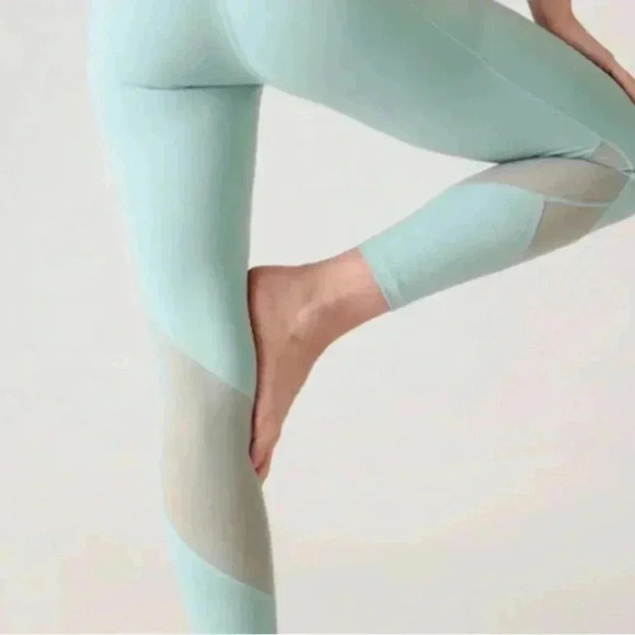 Athleta Salutation Stash Mesh Tight Large NWT - Picture 8 of 9